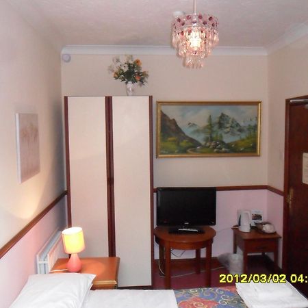 Thorpe Lodge Hotel Питерборо Екстериор снимка