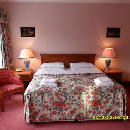 Thorpe Lodge Hotel Питерборо Екстериор снимка
