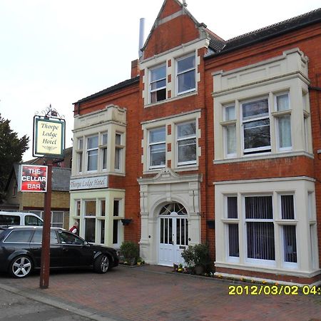 Thorpe Lodge Hotel Питерборо Екстериор снимка
