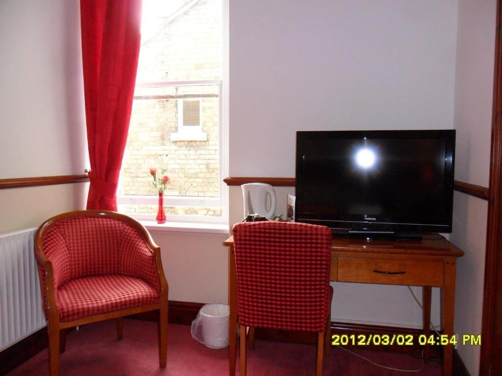 Thorpe Lodge Hotel Питерборо Стая снимка