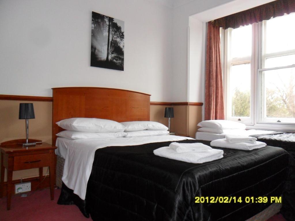Thorpe Lodge Hotel Питерборо Стая снимка