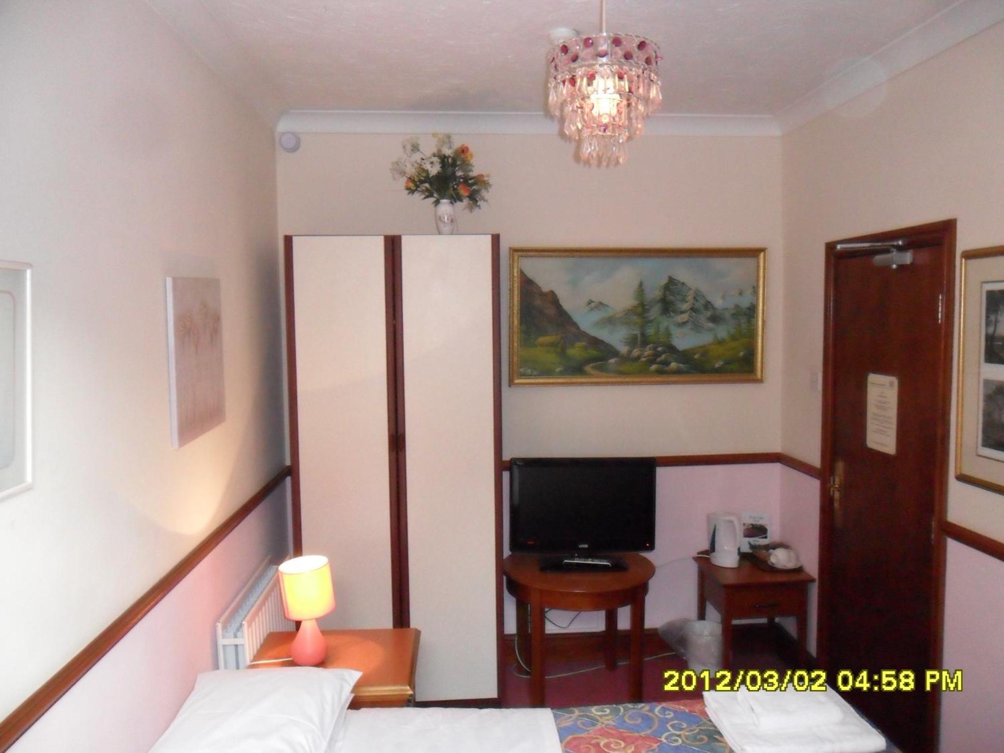 Thorpe Lodge Hotel Питерборо Екстериор снимка