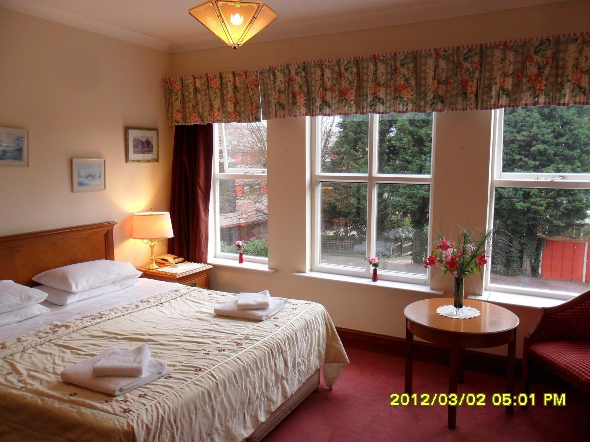 Thorpe Lodge Hotel Питерборо Екстериор снимка
